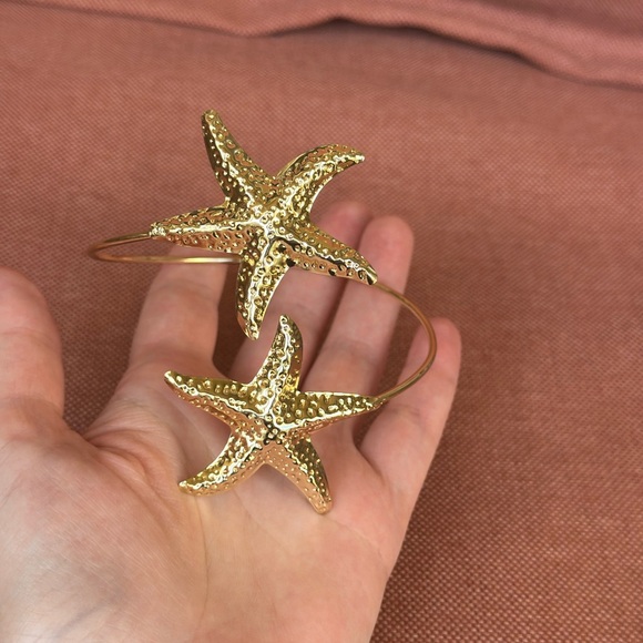 Gold Starfish Arm Cuff - Picture 3 of 3